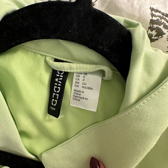 Lime green cropped blazer, back is split open with tie - Picture 3 of 3